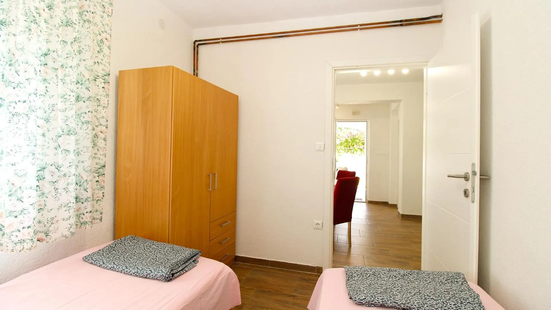 Apartments Hasiba 1362 Перой