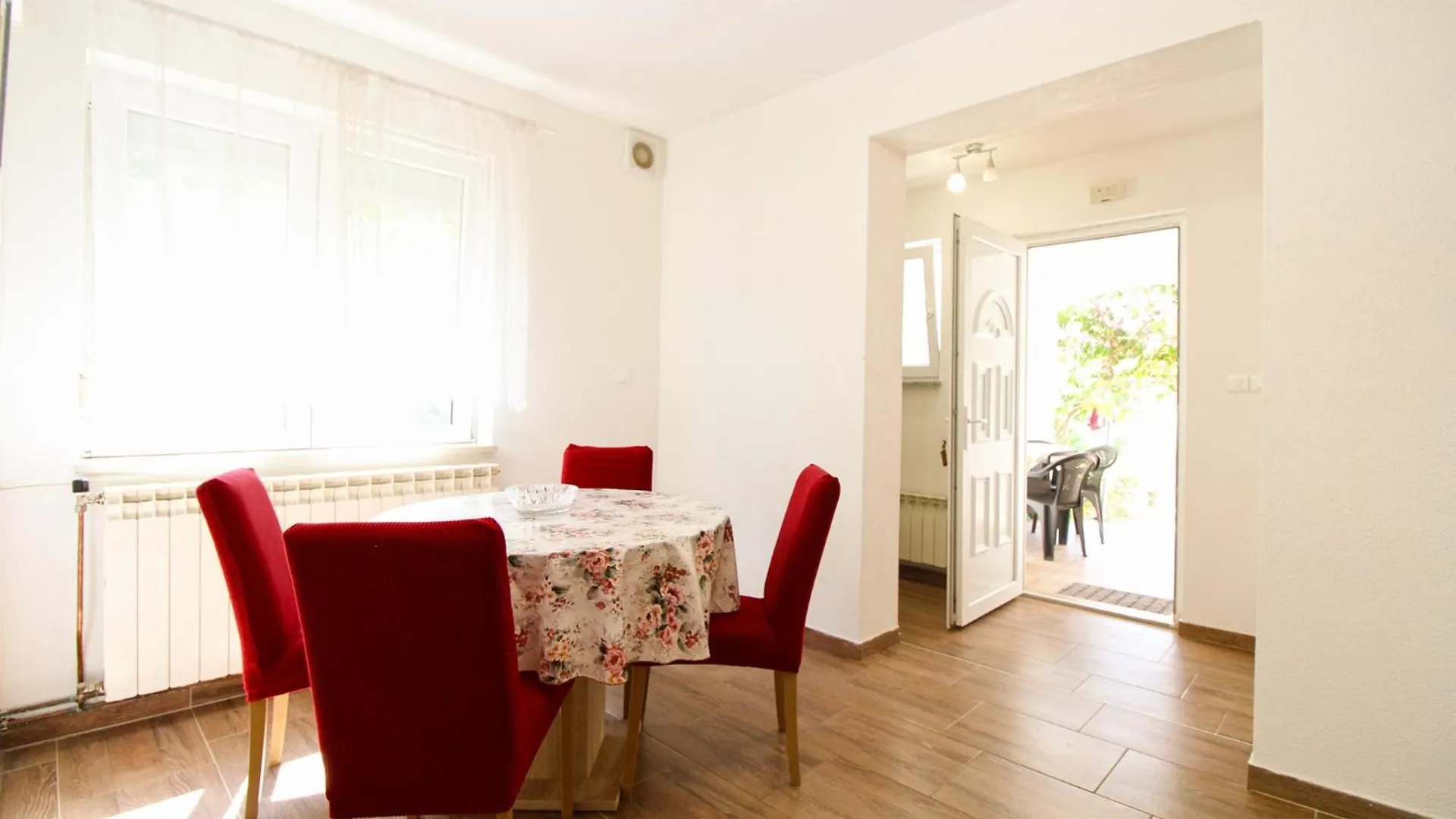 Apartments Hasiba 1362 Перой