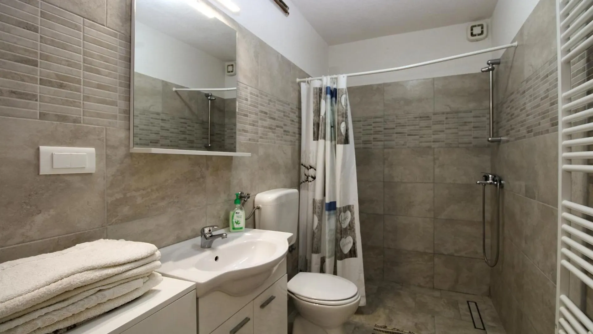 Apartments Hasiba 1362 Перой