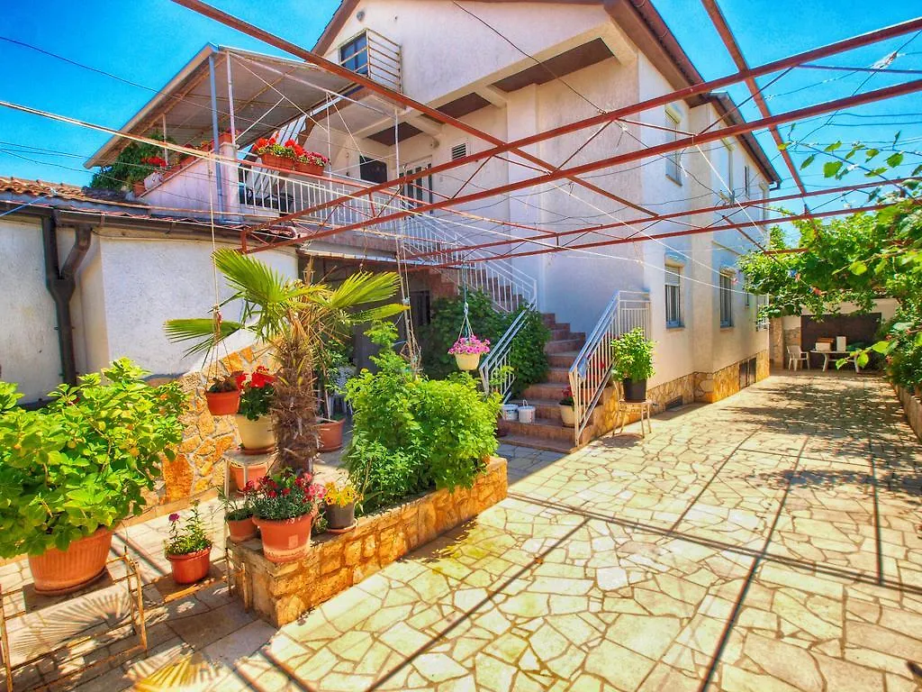 Apartments Hasiba 1362 Перой