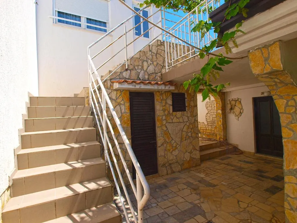Apartments Hasiba 1362 Peroj