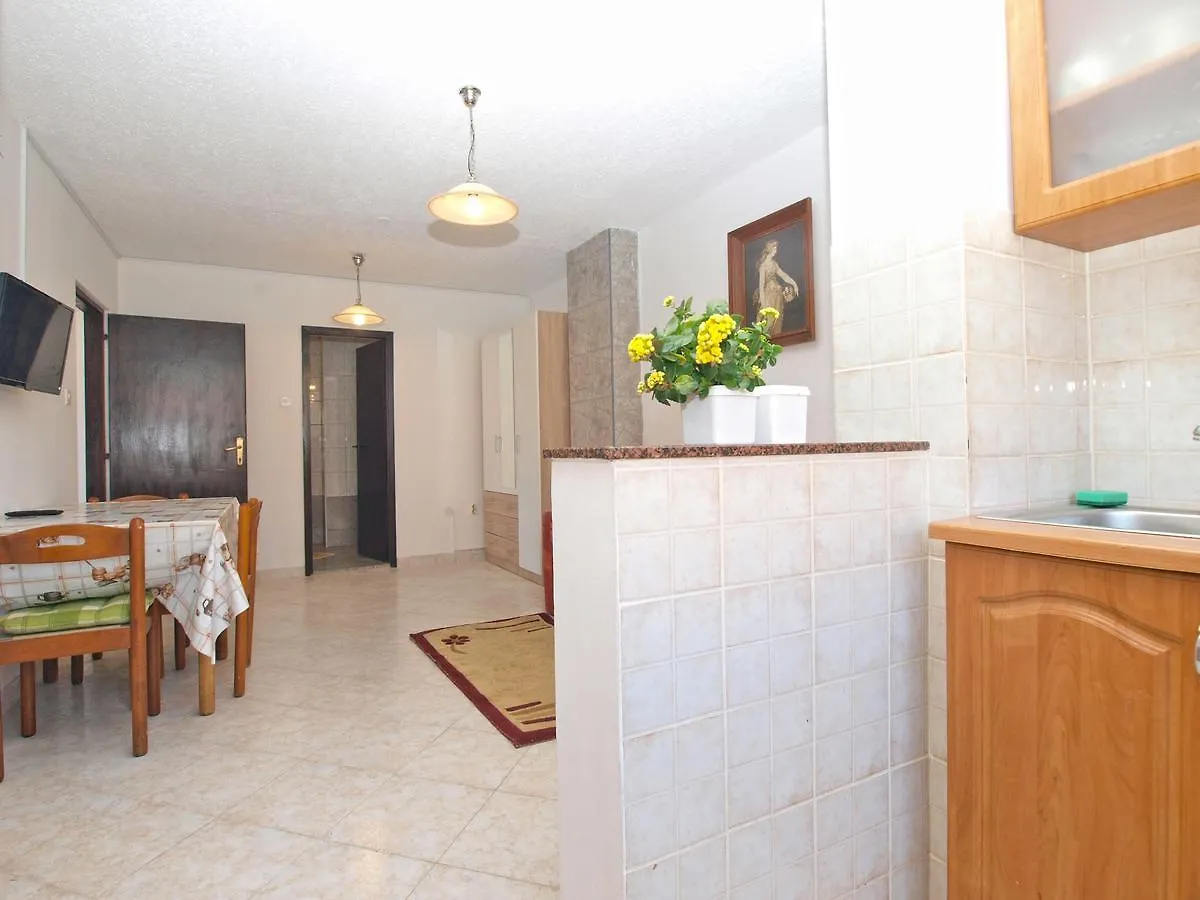 Apartments Hasiba 1362 Peroj Kroatien