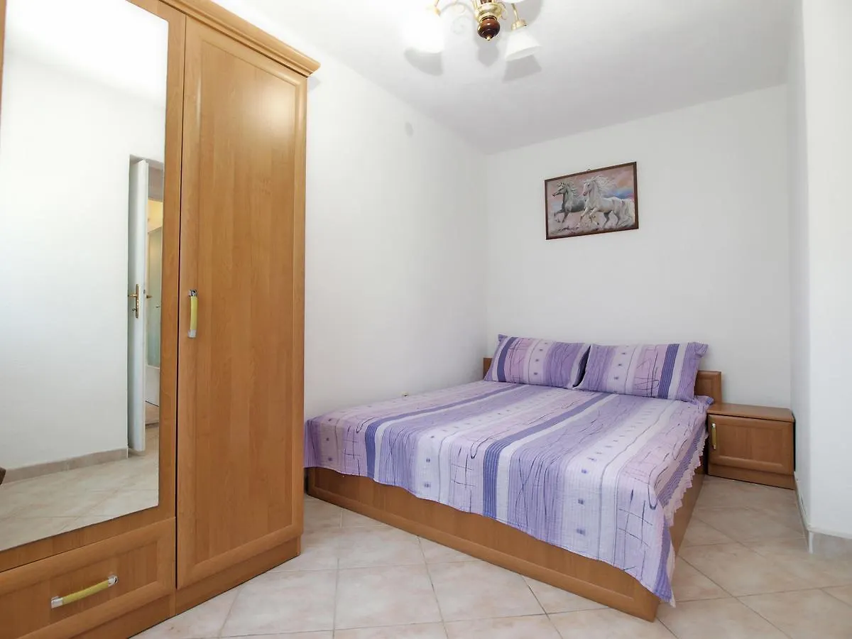 Apartments Hasiba 1362 Peroj